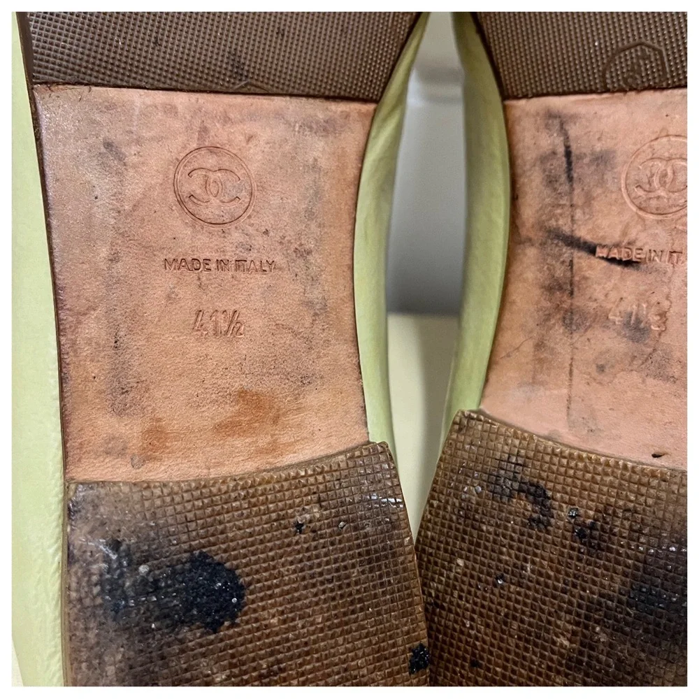 CHANEL Two-Tone Yellow and Beige Cap-Toe Ballet Flats with Black Logo